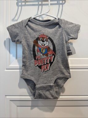 Bucee’s Gray 'I'm Pretty Fly' Graphic Baby One-Piece Bodysuit